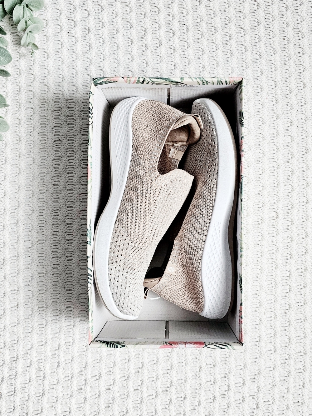 Tommy Bahama Memory Foam Knit Athletic Shoes Neutral Athleisure Stretch Women 10 - Picture 2 of 14